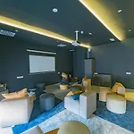 Cubo's Luxury Urban Sky 12